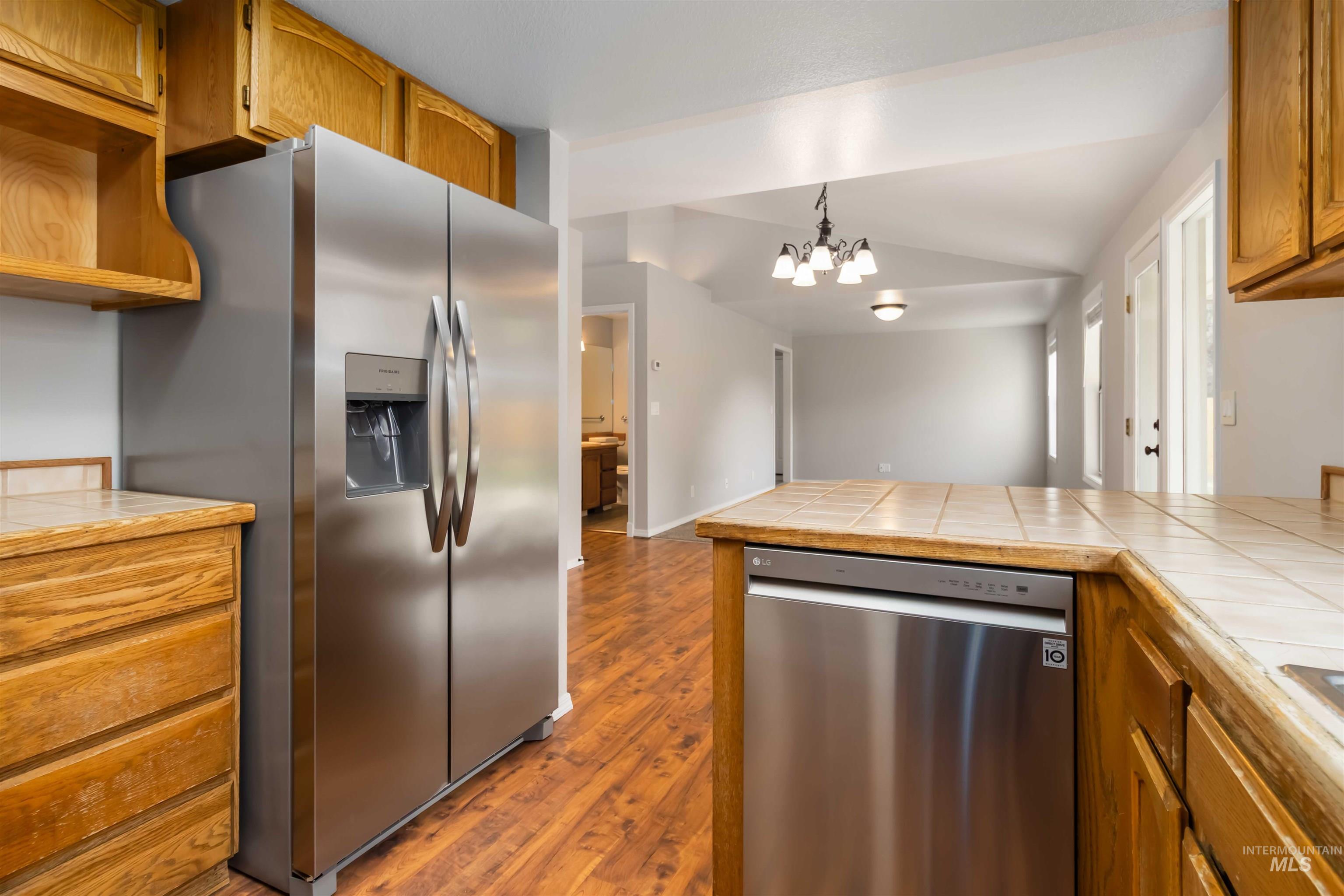 2135 Monaco Way, Meridian, Idaho 83642, 4 Bedrooms, 3 Bathrooms, Residential For Sale, Price $485,000,MLS 98977679