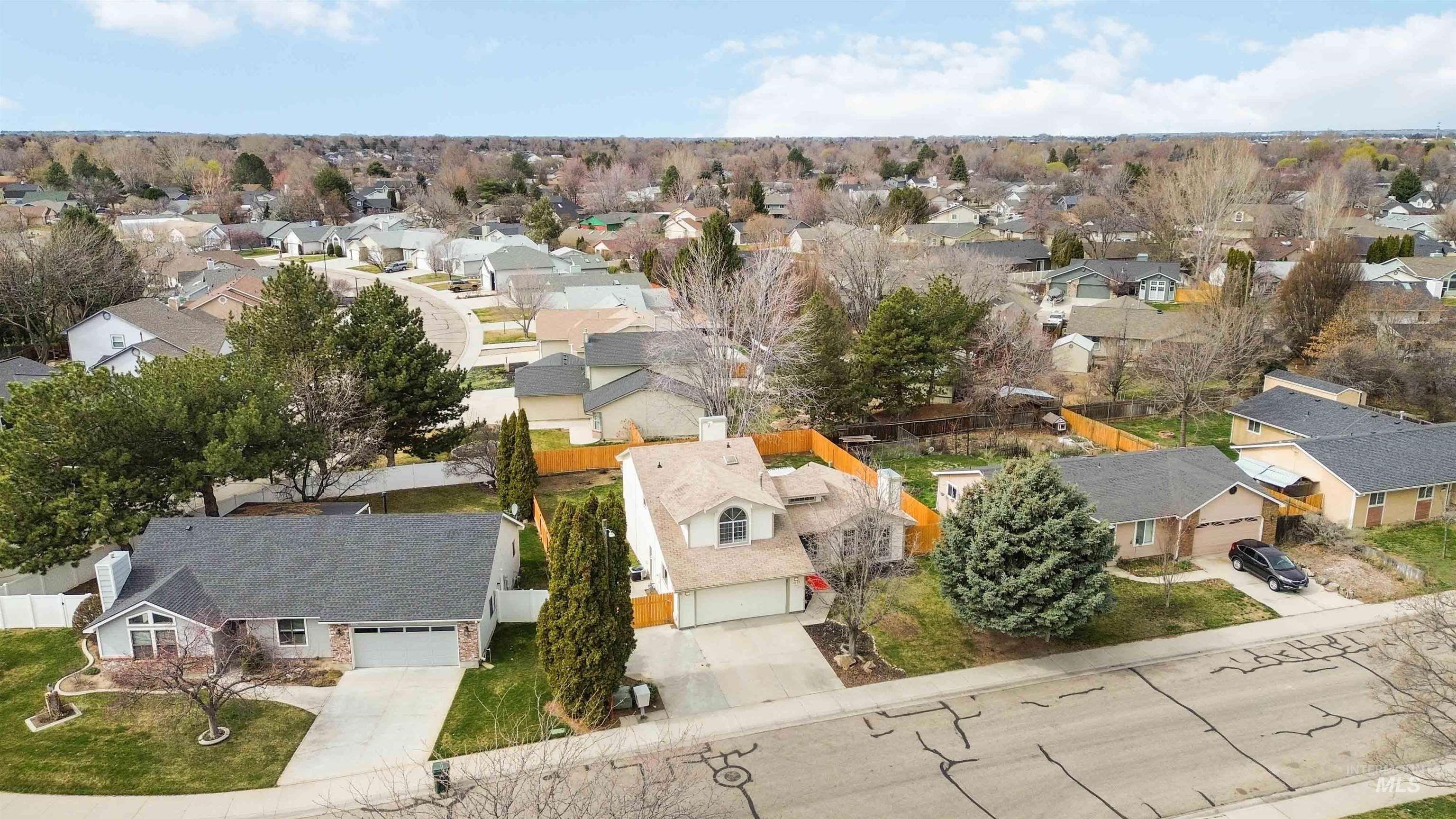 2135 Monaco Way, Meridian, Idaho 83642, 4 Bedrooms, 3 Bathrooms, Residential For Sale, Price $485,000,MLS 98977679