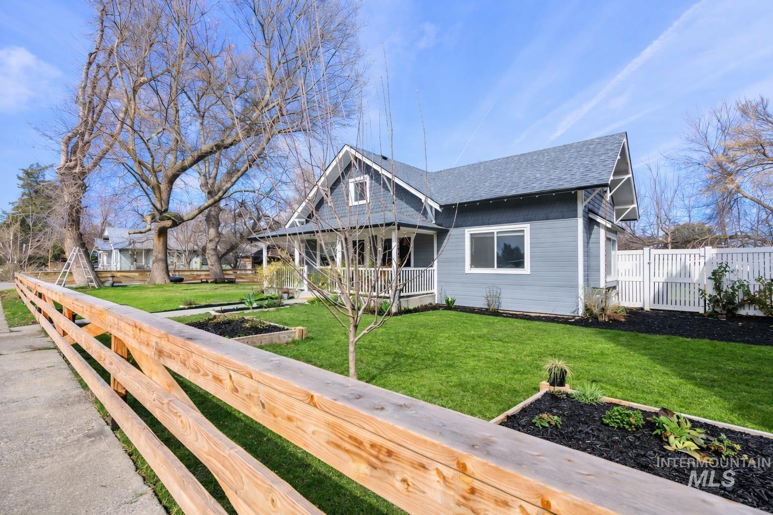 218 W Elm St, New Plymouth, Idaho 83655, 3 Bedrooms, 2 Bathrooms, Residential For Sale, Price $379,900,MLS 98977680