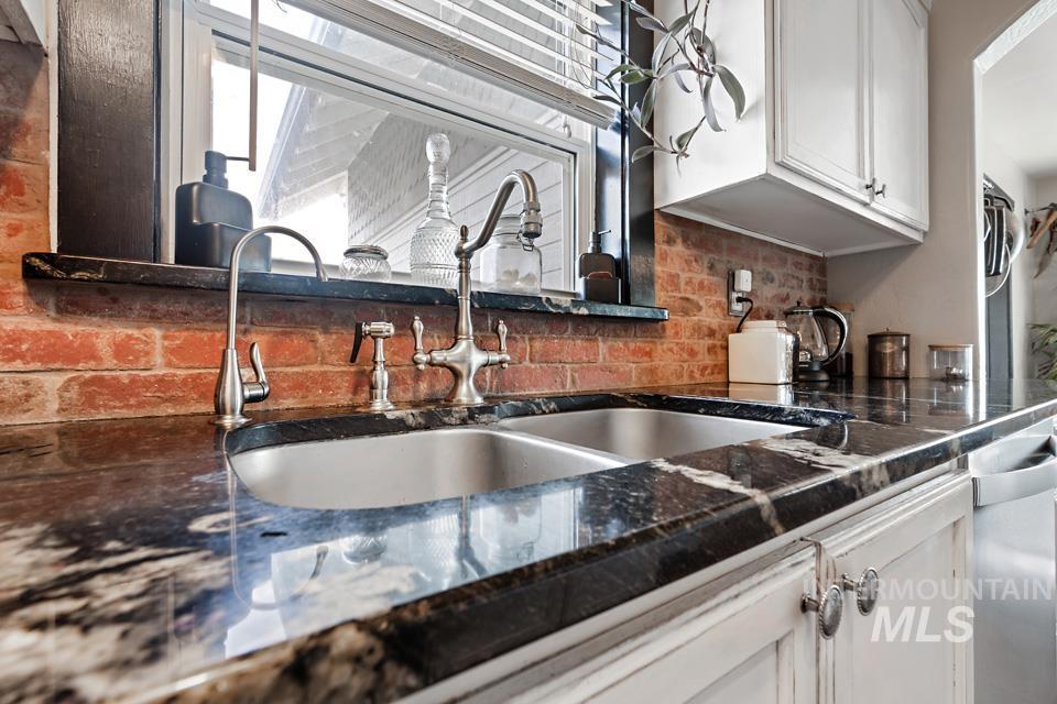 218 W Elm St, New Plymouth, Idaho 83655, 3 Bedrooms, 2 Bathrooms, Residential For Sale, Price $379,900,MLS 98977680