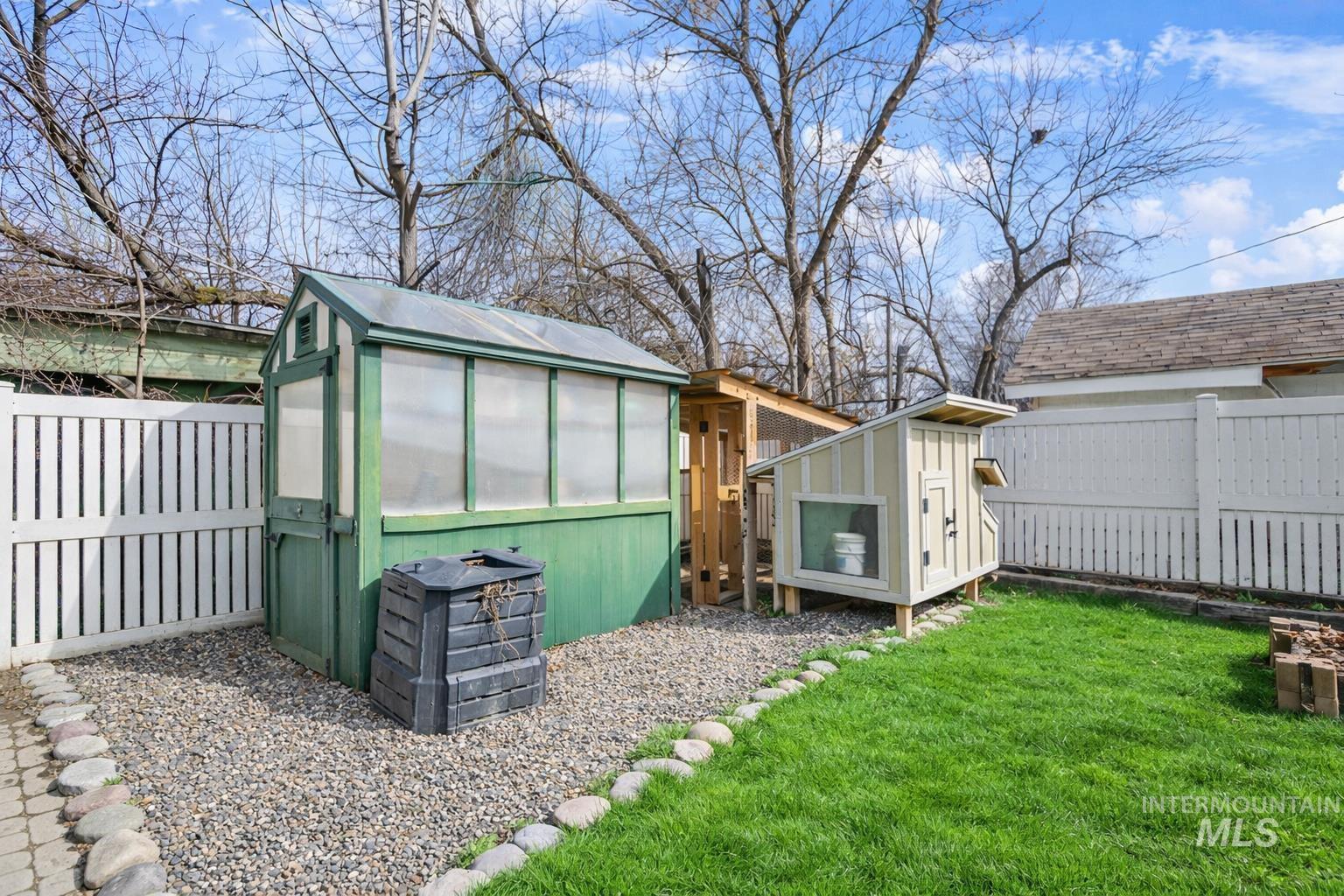 218 W Elm St, New Plymouth, Idaho 83655, 3 Bedrooms, 2 Bathrooms, Residential For Sale, Price $379,900,MLS 98977680