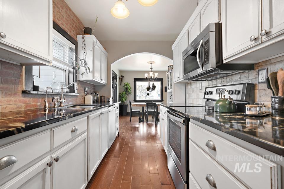 218 W Elm St, New Plymouth, Idaho 83655, 3 Bedrooms, 2 Bathrooms, Residential For Sale, Price $379,900,MLS 98977680