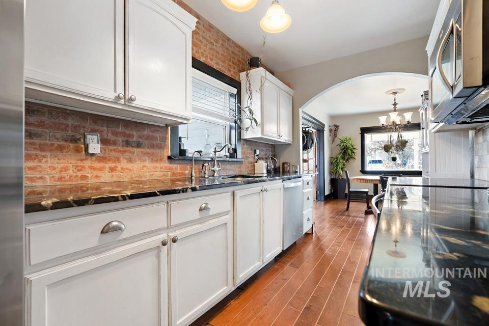 218 W Elm St, New Plymouth, Idaho 83655, 3 Bedrooms, 2 Bathrooms, Residential For Sale, Price $379,900,MLS 98977680