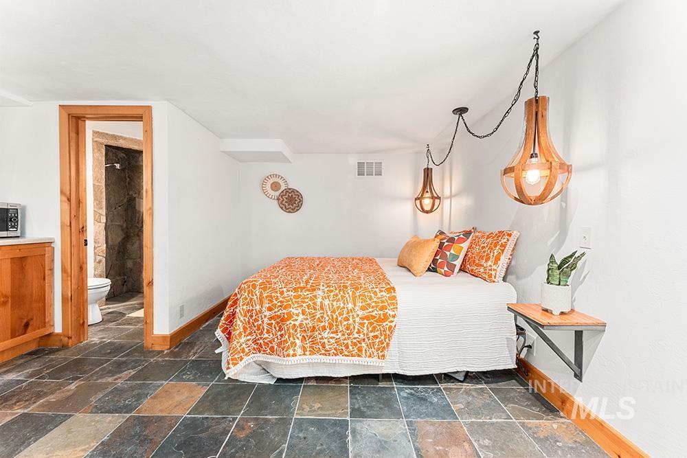 4480 N Kitsap Way, Boise, Idaho 83703, 2 Bedrooms, 1 Bathroom, Residential Income For Sale, Price $899,900,MLS 98977687