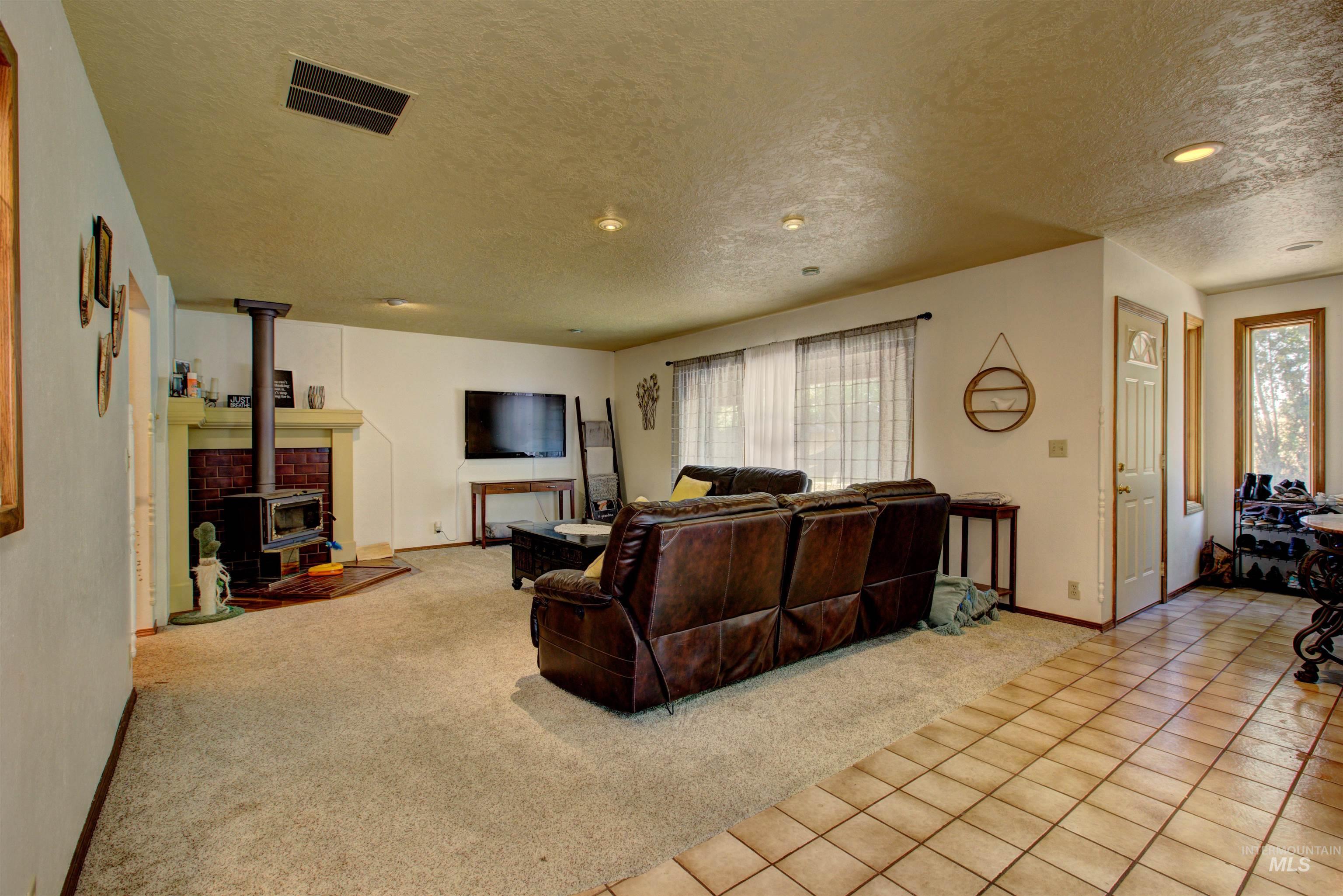 150 E Hubbard, Kuna, Idaho 83634, 4 Bedrooms, 2.5 Bathrooms, Residential For Sale, Price $1,300,000,MLS 98977694