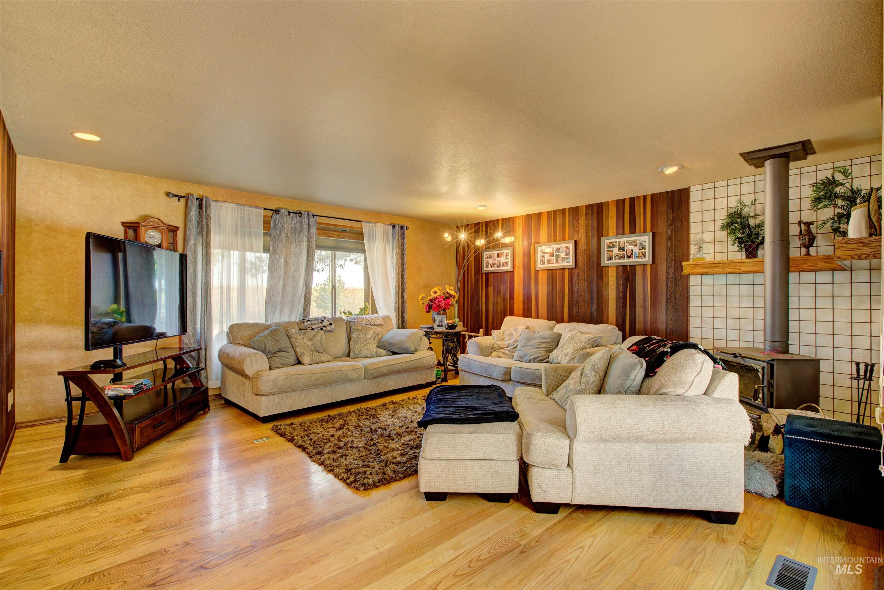 150 E Hubbard, Kuna, Idaho 83634, 4 Bedrooms, 2.5 Bathrooms, Residential For Sale, Price $1,300,000,MLS 98977694