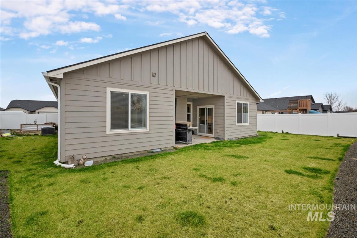 18566 White Rose Pl, Nampa, Idaho 83687, 4 Bedrooms, 2 Bathrooms, Residential For Sale, Price $429,900,MLS 98977695