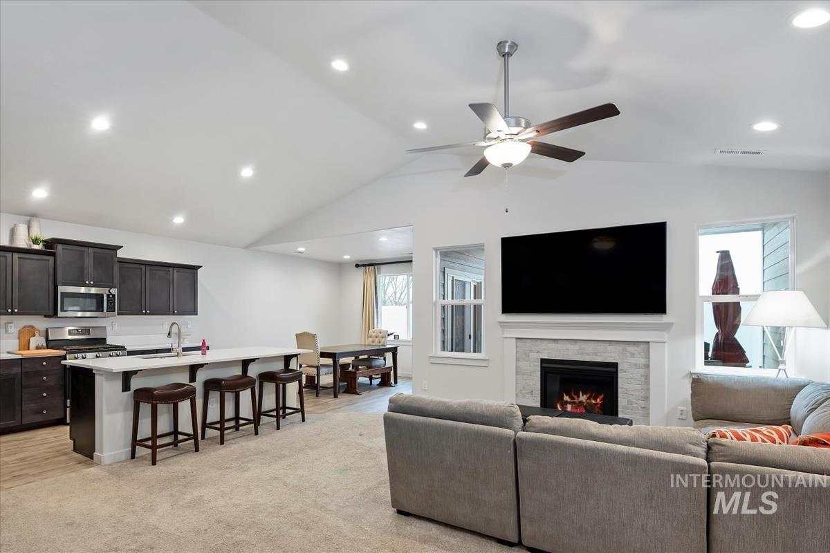 18566 White Rose Pl, Nampa, Idaho 83687, 4 Bedrooms, 2 Bathrooms, Residential For Sale, Price $429,900,MLS 98977695