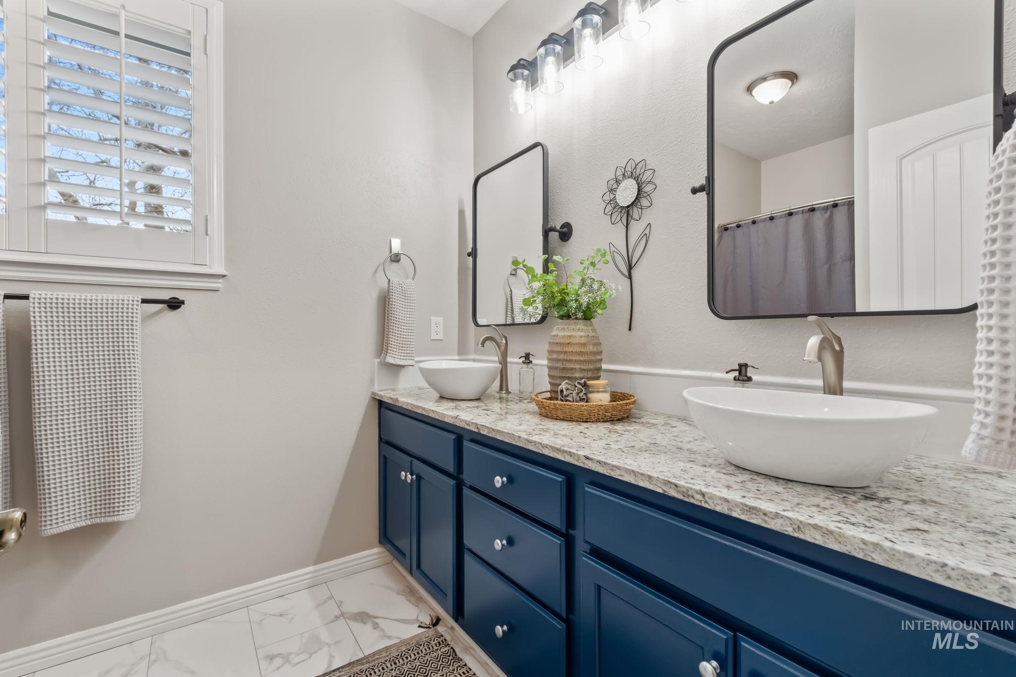 1579 N Watson Way, Eagle, Idaho 83616, 3 Bedrooms, 3 Bathrooms, Residential For Sale, Price $880,000, 98977696