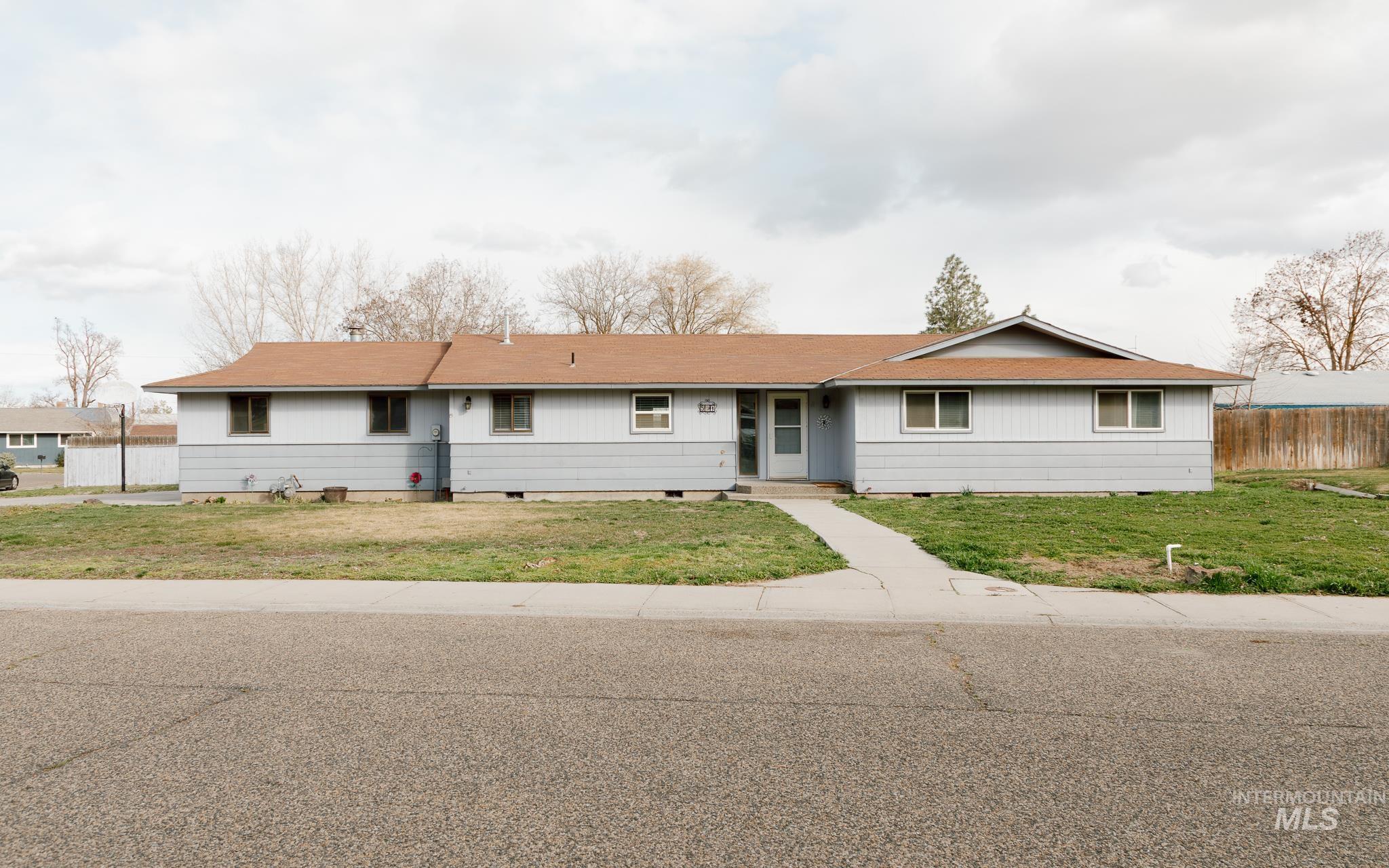 591 NW 11th St, Ontario, Oregon 97914, 3 Bedrooms, 2 Bathrooms, Residential For Sale, Price $325,000, 98977697