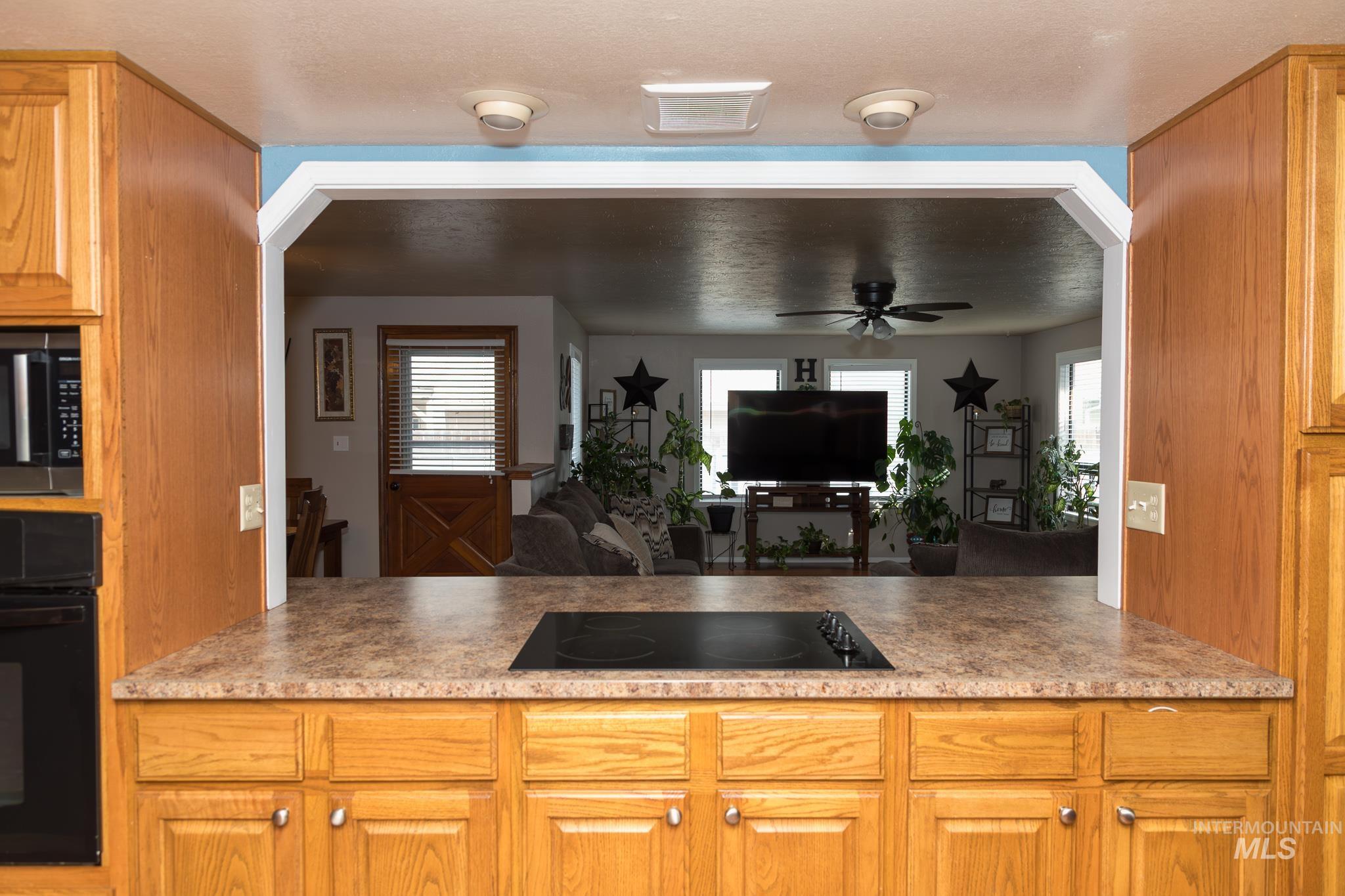 591 NW 11th St, Ontario, Oregon 97914, 3 Bedrooms, 2 Bathrooms, Residential For Sale, Price $325,000, 98977697