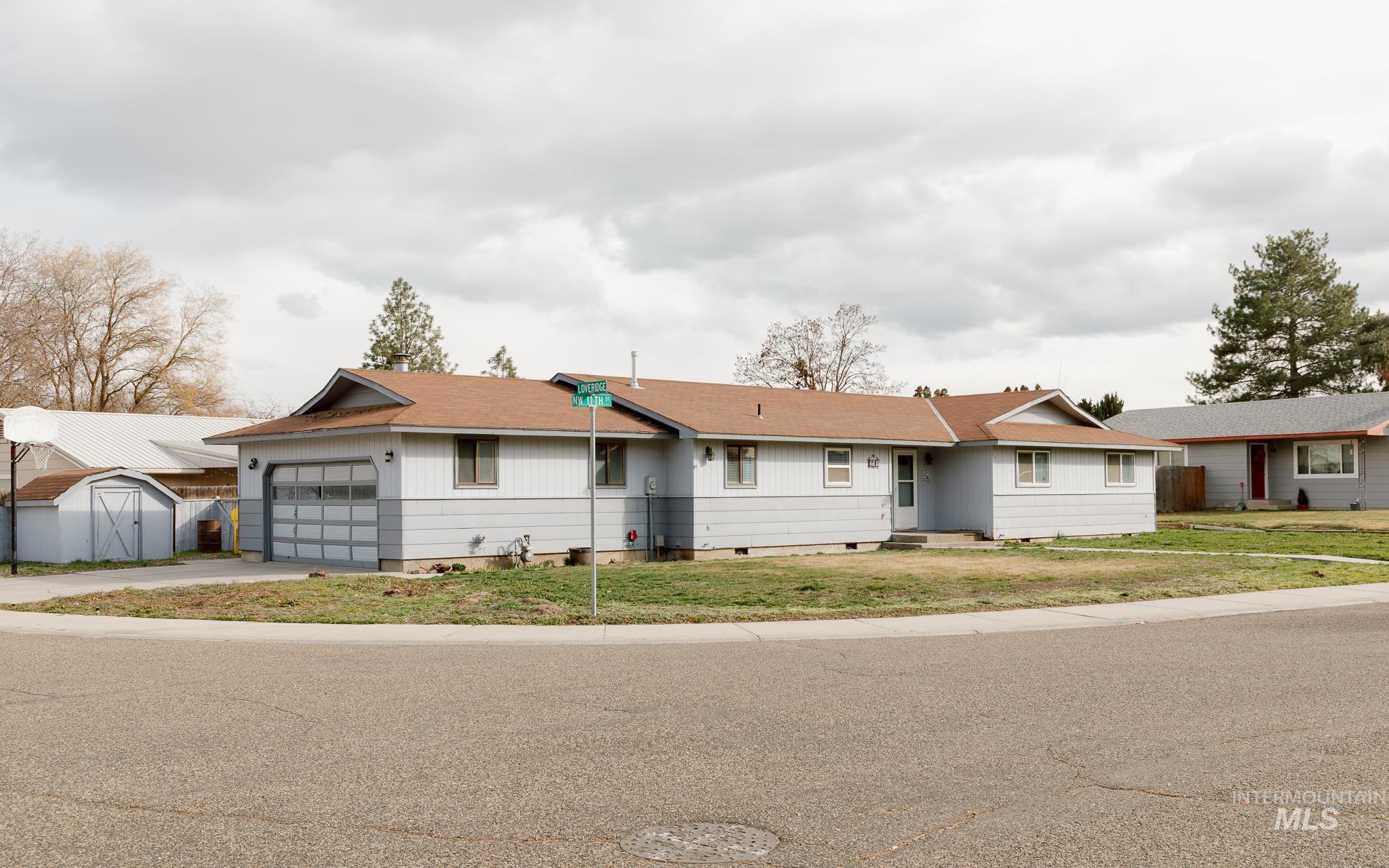 591 NW 11th St, Ontario, Oregon 97914, 3 Bedrooms, 2 Bathrooms, Residential For Sale, Price $325,000, 98977697