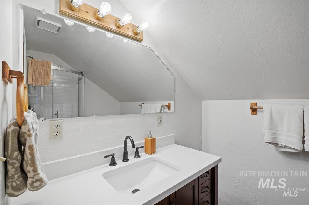 17 Stony Brook, Garden Valley, Idaho 83622, 3 Bedrooms, 3 Bathrooms, Residential For Sale, Price $679,000, 98977700