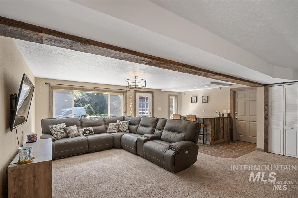 17 Stony Brook, Garden Valley, Idaho 83622, 3 Bedrooms, 3 Bathrooms, Residential For Sale, Price $679,000, 98977700