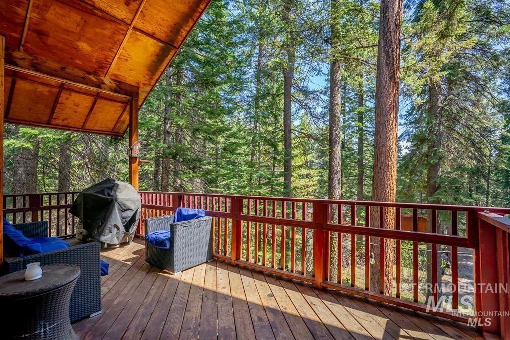 17 Stony Brook, Garden Valley, Idaho 83622, 3 Bedrooms, 3 Bathrooms, Residential For Sale, Price $679,000, 98977700