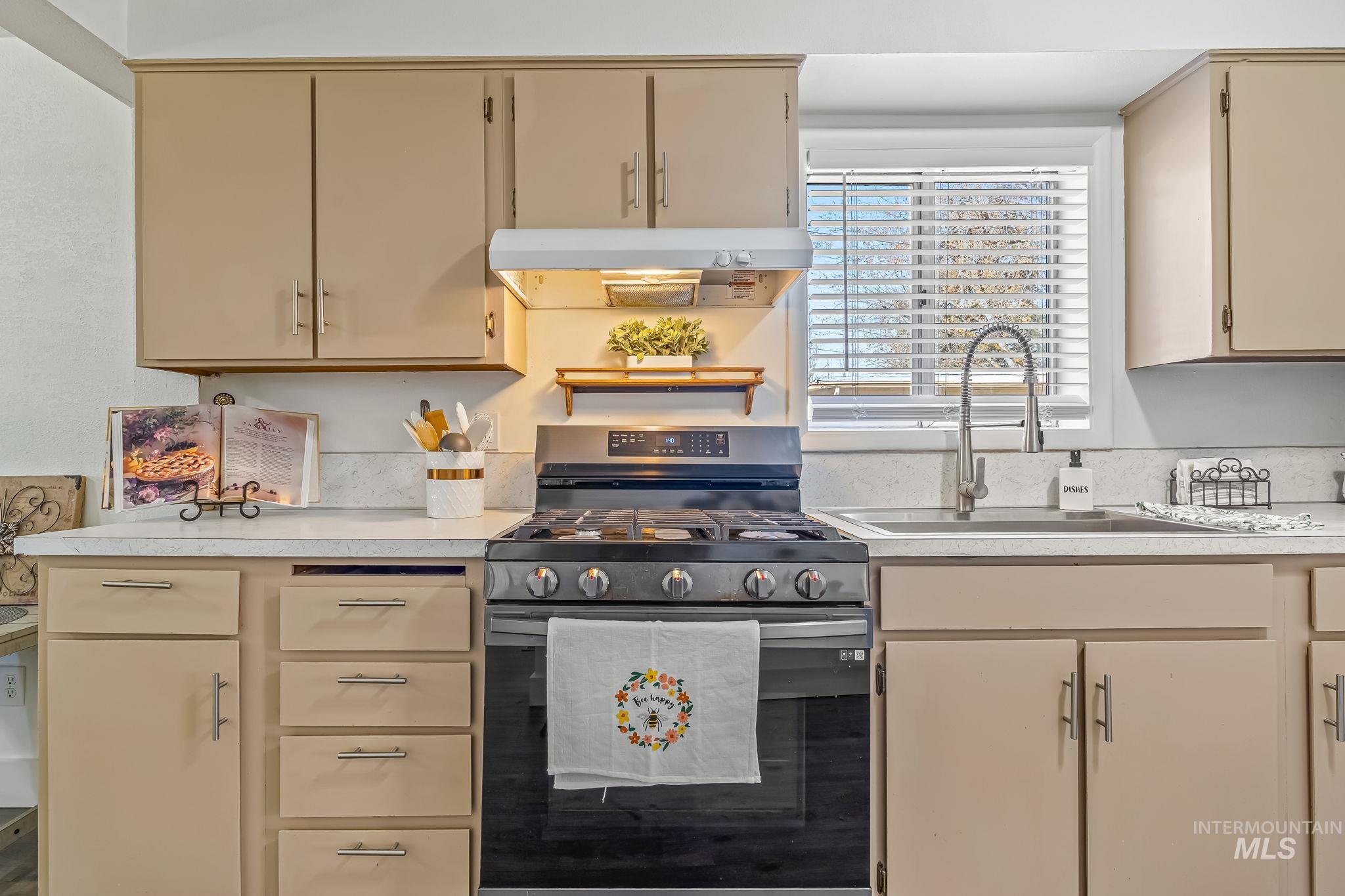 4723 W Morris Hill Rd, Boise, Idaho 83706, 3 Bedrooms, 1 Bathroom, Residential For Sale, Price $379,000, 98977702