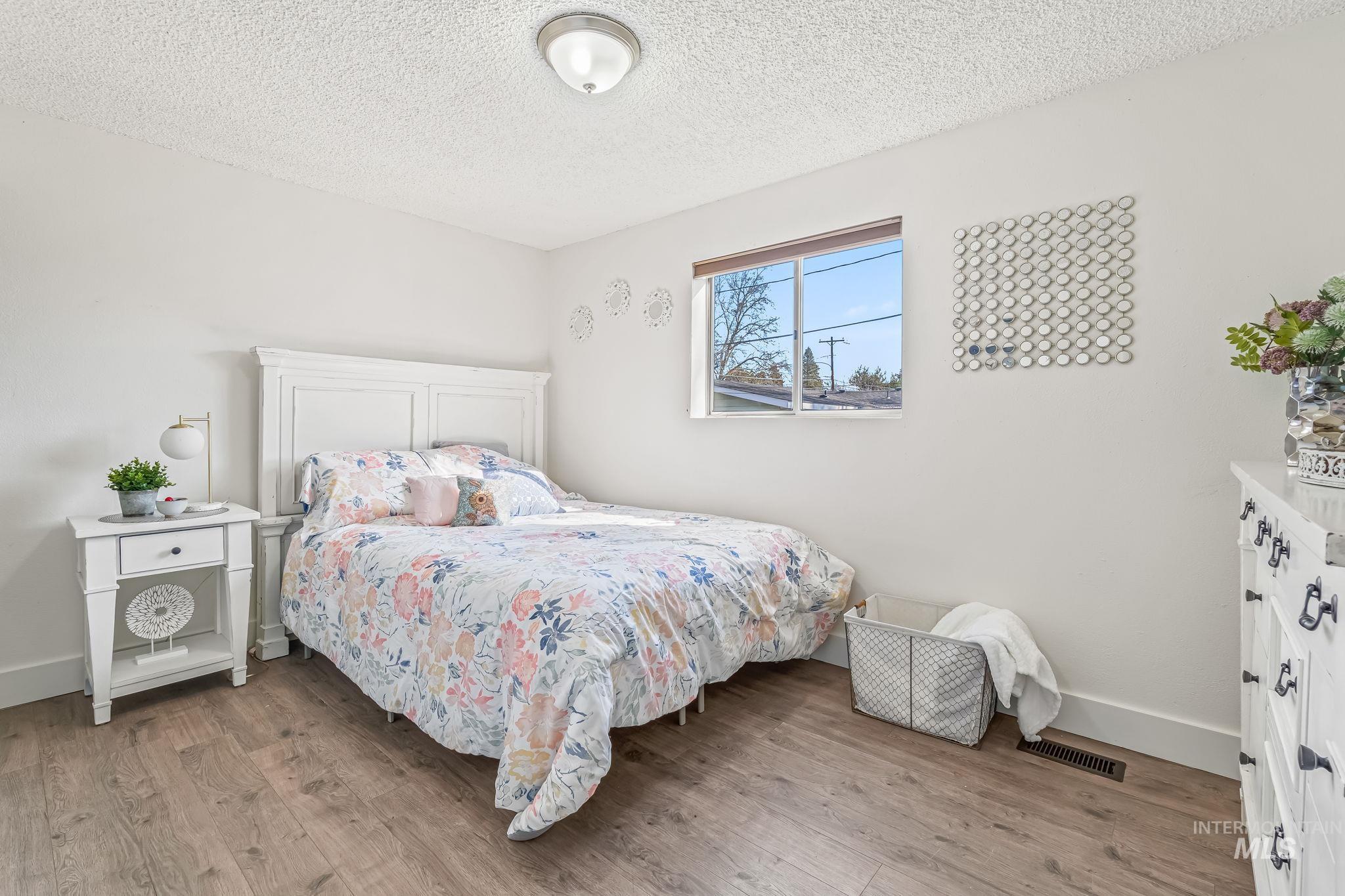 4723 W Morris Hill Rd, Boise, Idaho 83706, 3 Bedrooms, 1 Bathroom, Residential For Sale, Price $379,000, 98977702