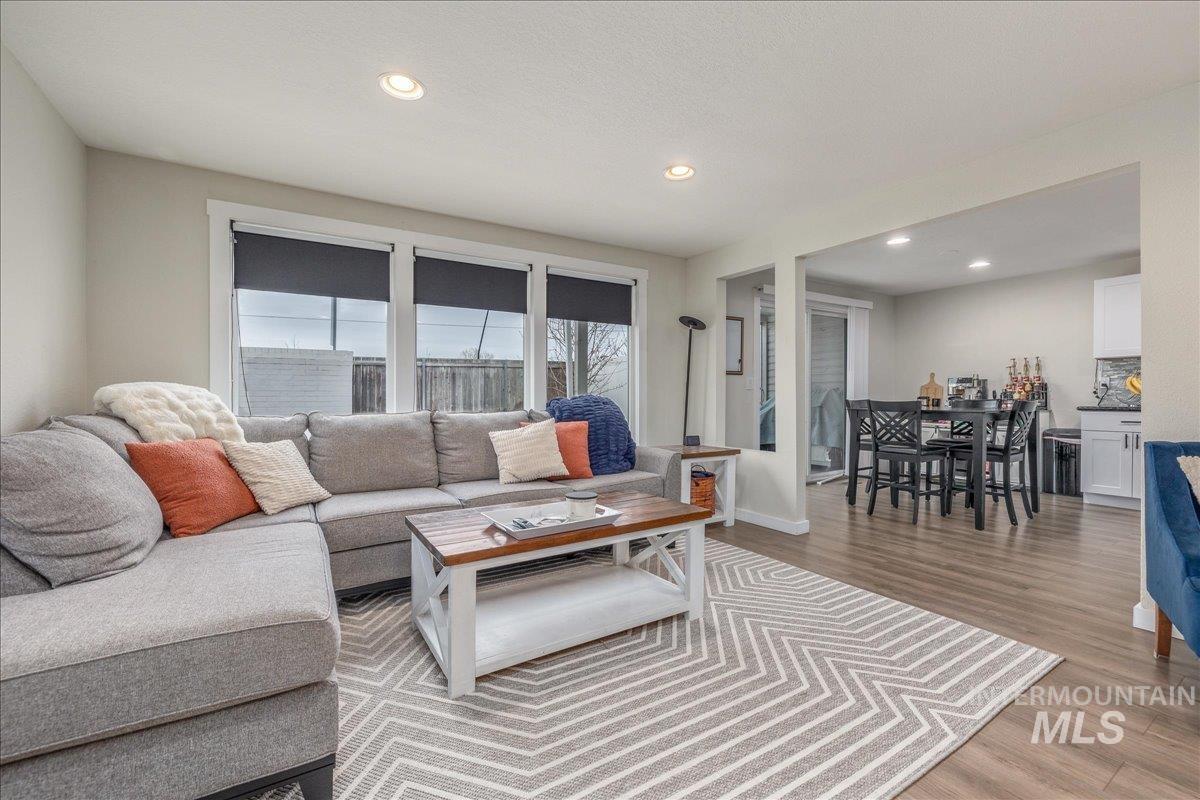 1036 W Crest Wood Dr, Meridian, Idaho 83642, 3 Bedrooms, 1.5 Bathrooms, Residential For Sale, Price $374,900, 98977703