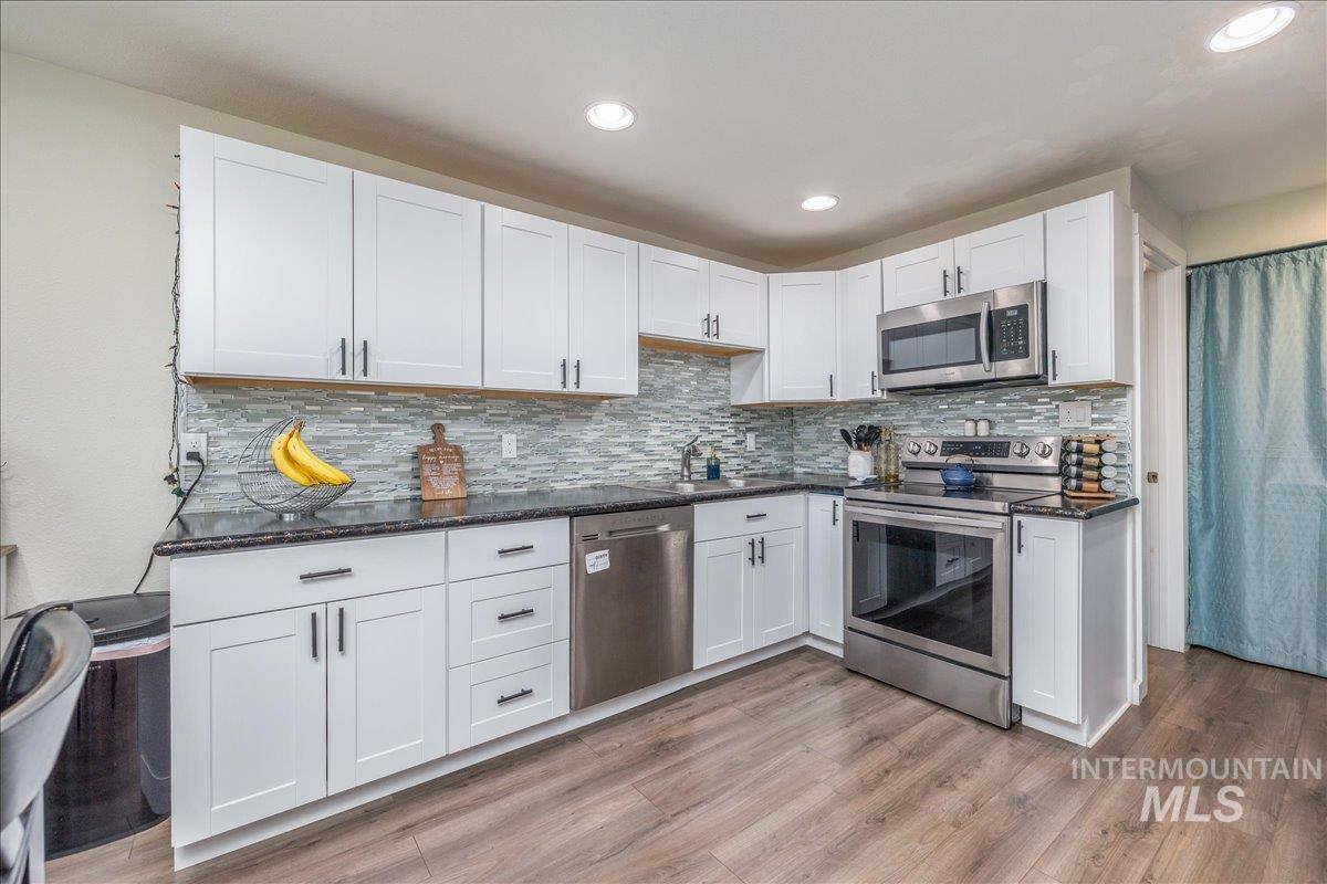 1036 W Crest Wood Dr, Meridian, Idaho 83642, 3 Bedrooms, 1.5 Bathrooms, Residential For Sale, Price $374,900, 98977703