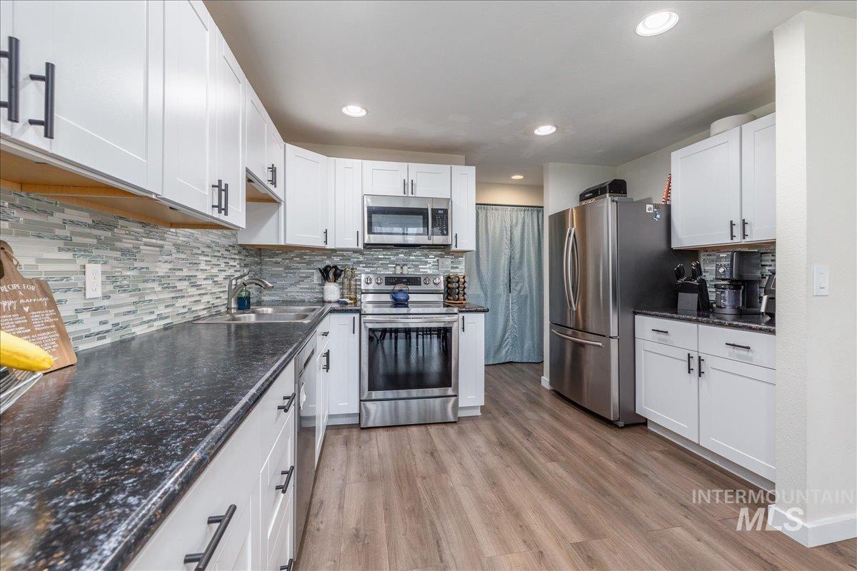 1036 W Crest Wood Dr, Meridian, Idaho 83642, 3 Bedrooms, 1.5 Bathrooms, Residential For Sale, Price $374,900, 98977703