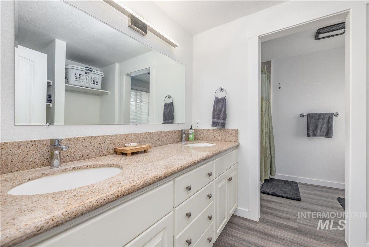 1036 W Crest Wood Dr, Meridian, Idaho 83642, 3 Bedrooms, 1.5 Bathrooms, Residential For Sale, Price $374,900, 98977703