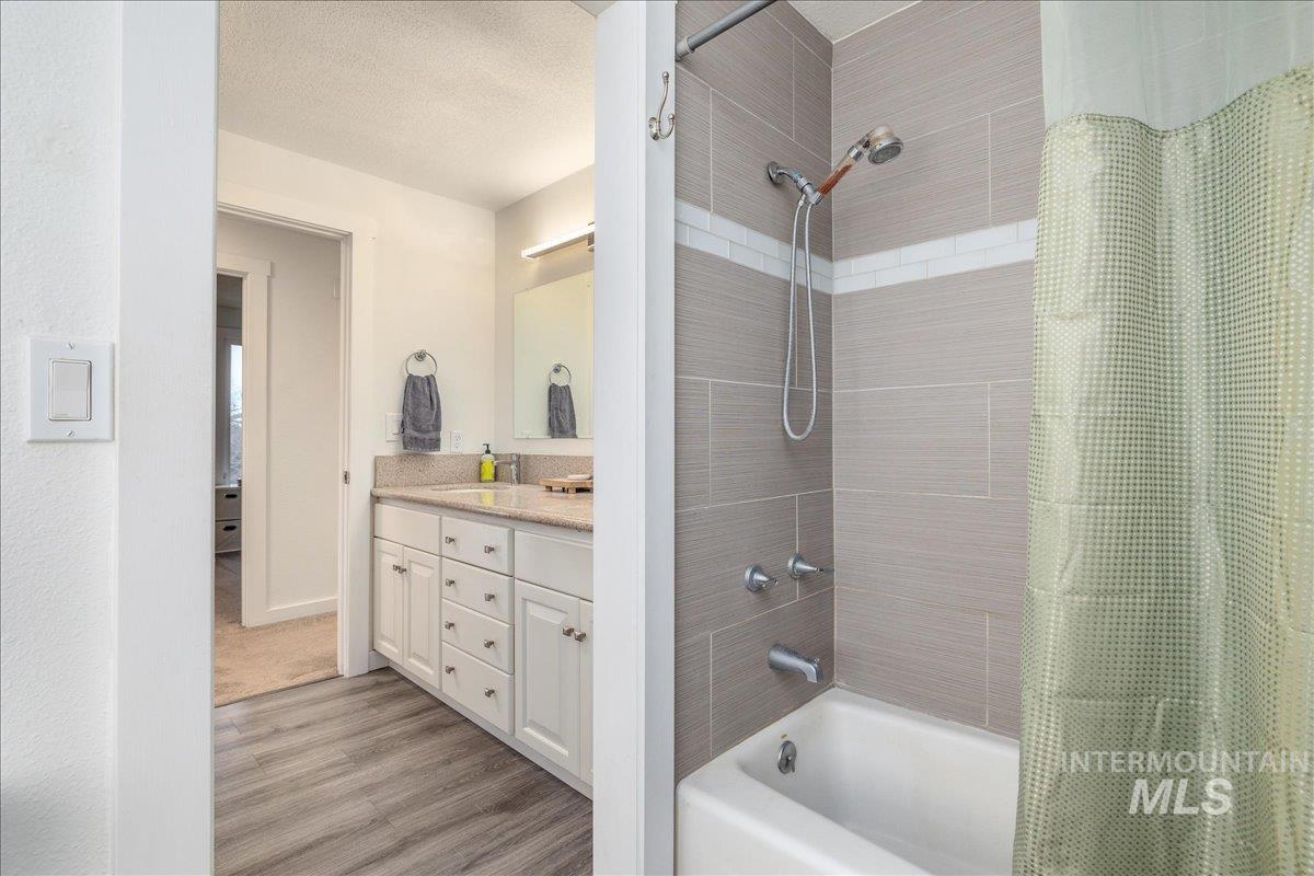 1036 W Crest Wood Dr, Meridian, Idaho 83642, 3 Bedrooms, 1.5 Bathrooms, Residential For Sale, Price $374,900, 98977703