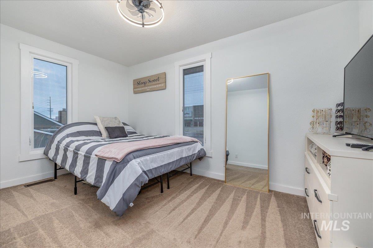 1036 W Crest Wood Dr, Meridian, Idaho 83642, 3 Bedrooms, 1.5 Bathrooms, Residential For Sale, Price $374,900, 98977703