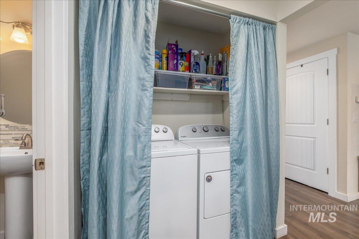 1036 W Crest Wood Dr, Meridian, Idaho 83642, 3 Bedrooms, 1.5 Bathrooms, Residential For Sale, Price $374,900, 98977703