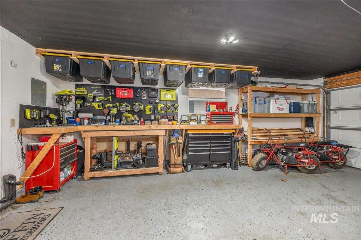 1036 W Crest Wood Dr, Meridian, Idaho 83642, 3 Bedrooms, 1.5 Bathrooms, Residential For Sale, Price $374,900, 98977703