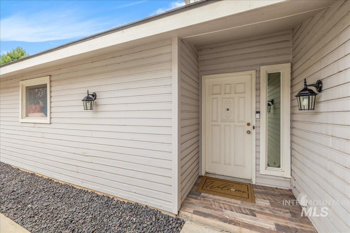 1036 W Crest Wood Dr, Meridian, Idaho 83642, 3 Bedrooms, 1.5 Bathrooms, Residential For Sale, Price $374,900, 98977703