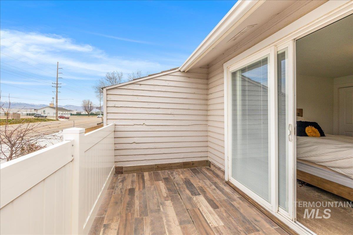 1036 W Crest Wood Dr, Meridian, Idaho 83642, 3 Bedrooms, 1.5 Bathrooms, Residential For Sale, Price $374,900, 98977703