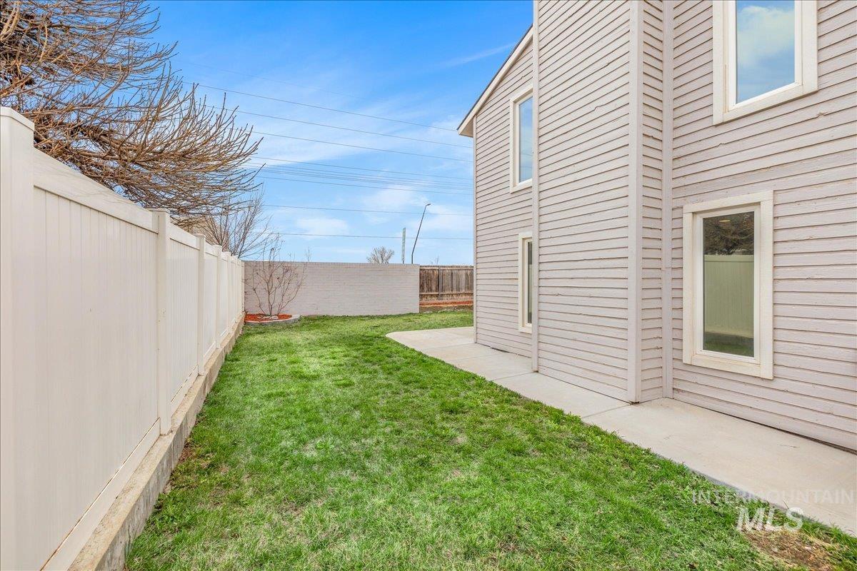 1036 W Crest Wood Dr, Meridian, Idaho 83642, 3 Bedrooms, 1.5 Bathrooms, Residential For Sale, Price $374,900, 98977703