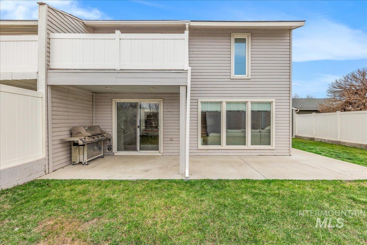 1036 W Crest Wood Dr, Meridian, Idaho 83642, 3 Bedrooms, 1.5 Bathrooms, Residential For Sale, Price $374,900, 98977703