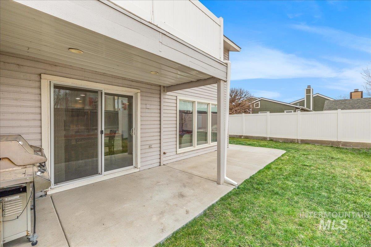 1036 W Crest Wood Dr, Meridian, Idaho 83642, 3 Bedrooms, 1.5 Bathrooms, Residential For Sale, Price $374,900, 98977703