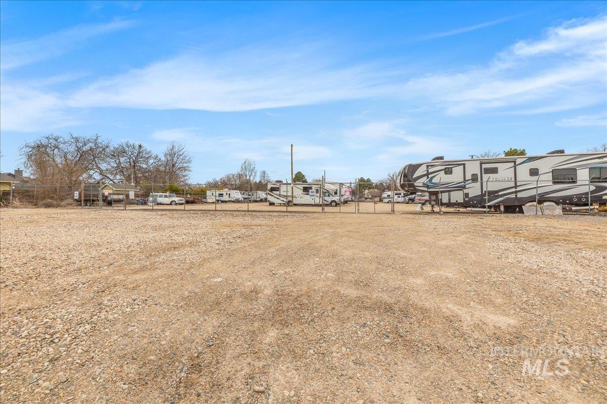 1036 W Crest Wood Dr, Meridian, Idaho 83642, 3 Bedrooms, 1.5 Bathrooms, Residential For Sale, Price $374,900, 98977703