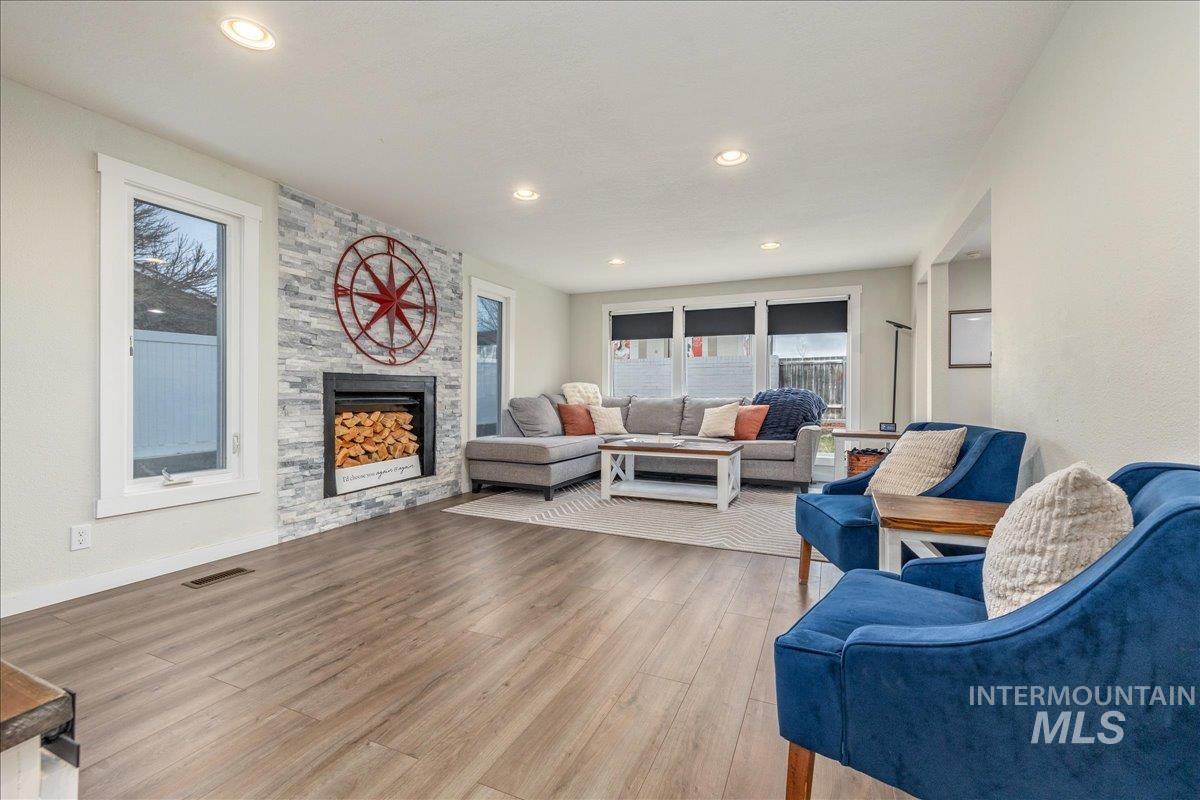 1036 W Crest Wood Dr, Meridian, Idaho 83642, 3 Bedrooms, 1.5 Bathrooms, Residential For Sale, Price $374,900, 98977703