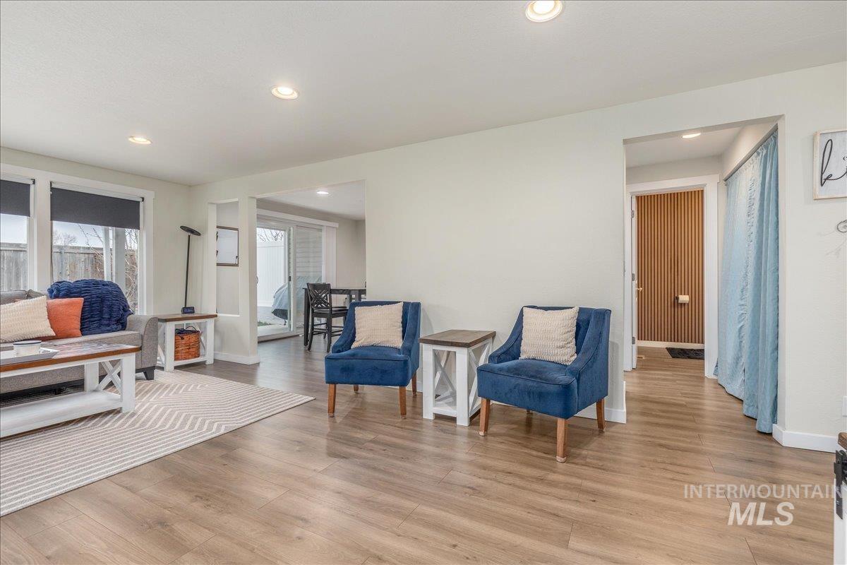 1036 W Crest Wood Dr, Meridian, Idaho 83642, 3 Bedrooms, 1.5 Bathrooms, Residential For Sale, Price $374,900, 98977703