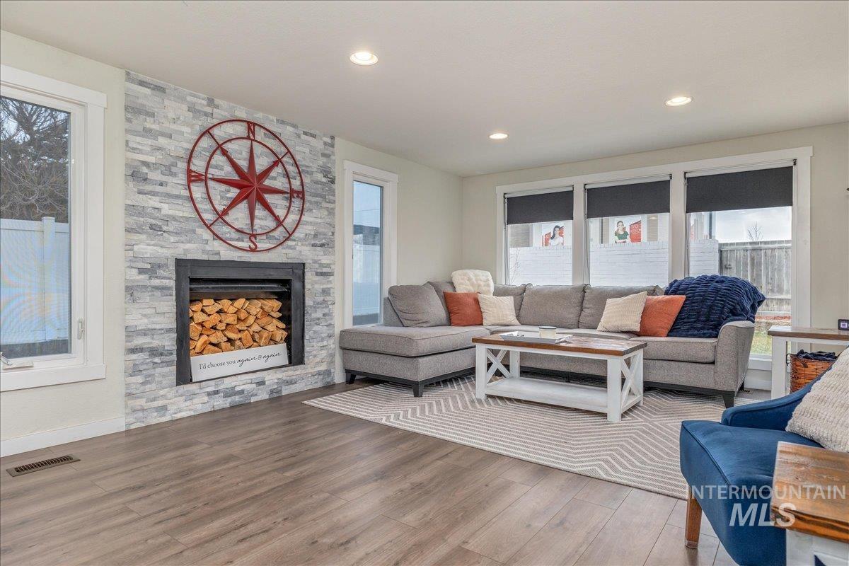 1036 W Crest Wood Dr, Meridian, Idaho 83642, 3 Bedrooms, 1.5 Bathrooms, Residential For Sale, Price $374,900, 98977703