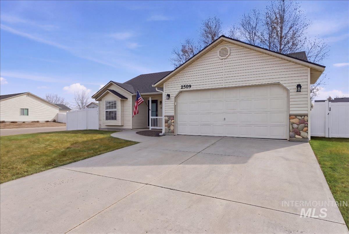2509 E Lily Ave, Nampa, Idaho 83686, 4 Bedrooms, 2 Bathrooms, Residential For Sale, Price $375,000, 98977704