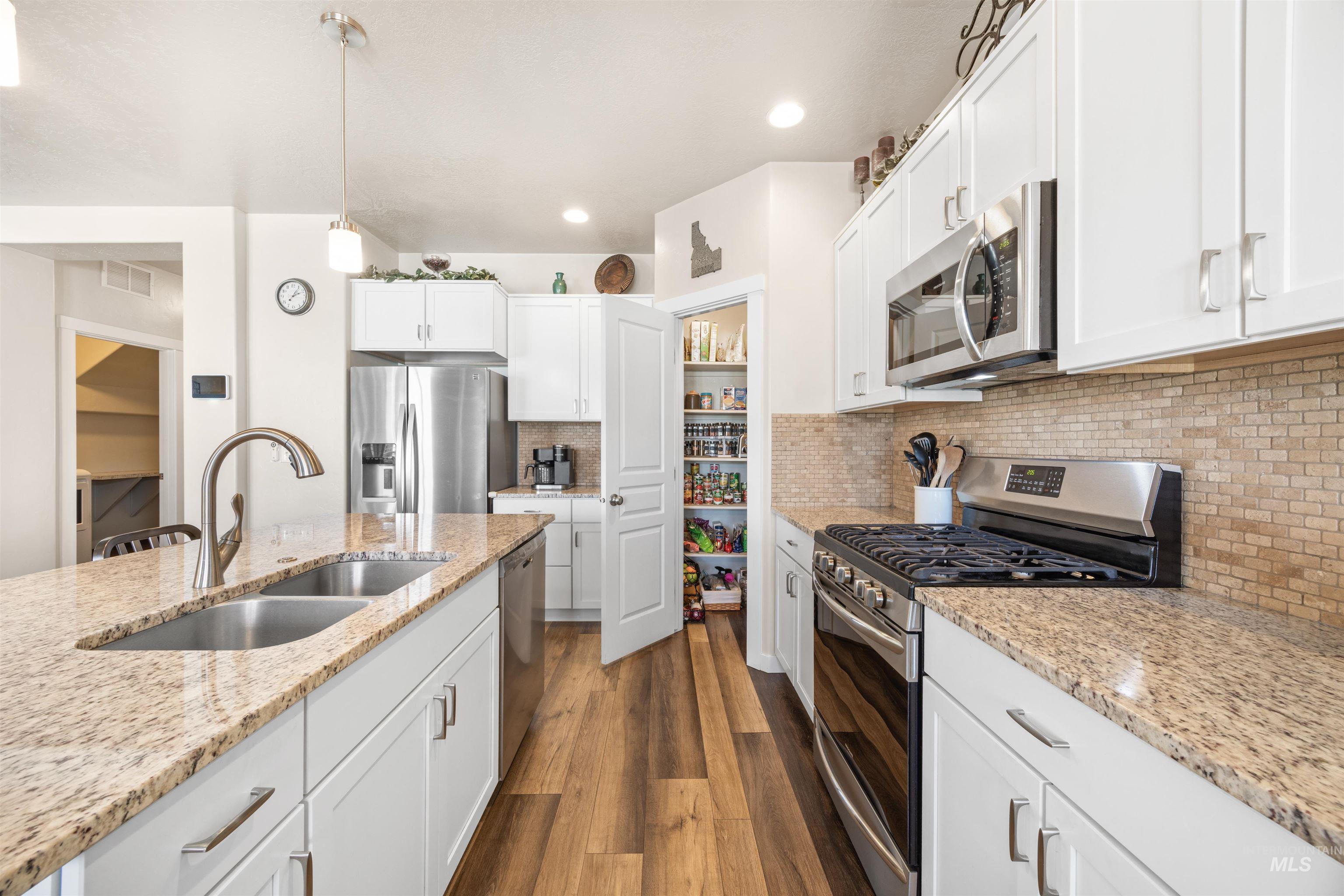 4202 W Peak Cloud Dr, Meridian, Idaho 83642, 3 Bedrooms, 2 Bathrooms, Residential For Sale, Price $484,900,MLS 98977705