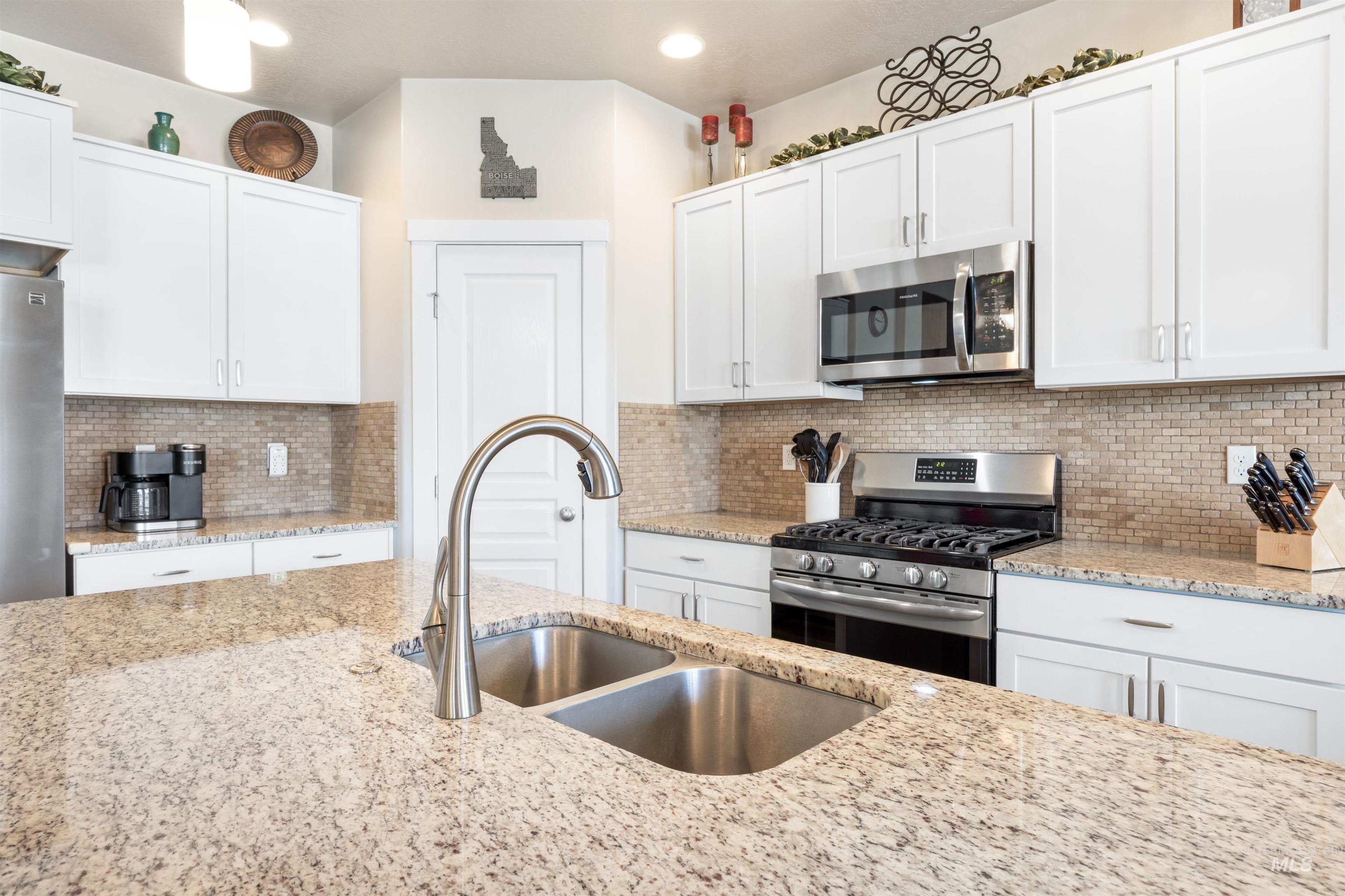 4202 W Peak Cloud Dr, Meridian, Idaho 83642, 3 Bedrooms, 2 Bathrooms, Residential For Sale, Price $484,900,MLS 98977705