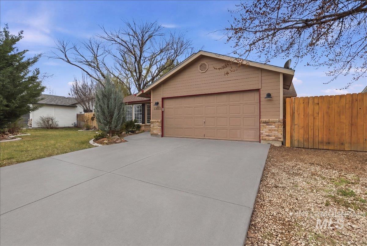 1305 N Sandlin Ave, Meridian, Idaho 83642, 3 Bedrooms, 2 Bathrooms, Residential For Sale, Price $399,900, 98977707