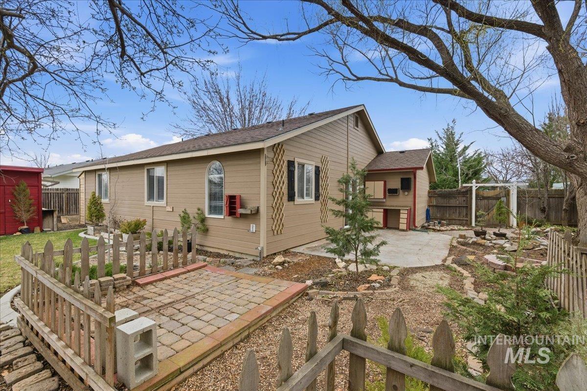 1305 N Sandlin Ave, Meridian, Idaho 83642, 3 Bedrooms, 2 Bathrooms, Residential For Sale, Price $399,900, 98977707