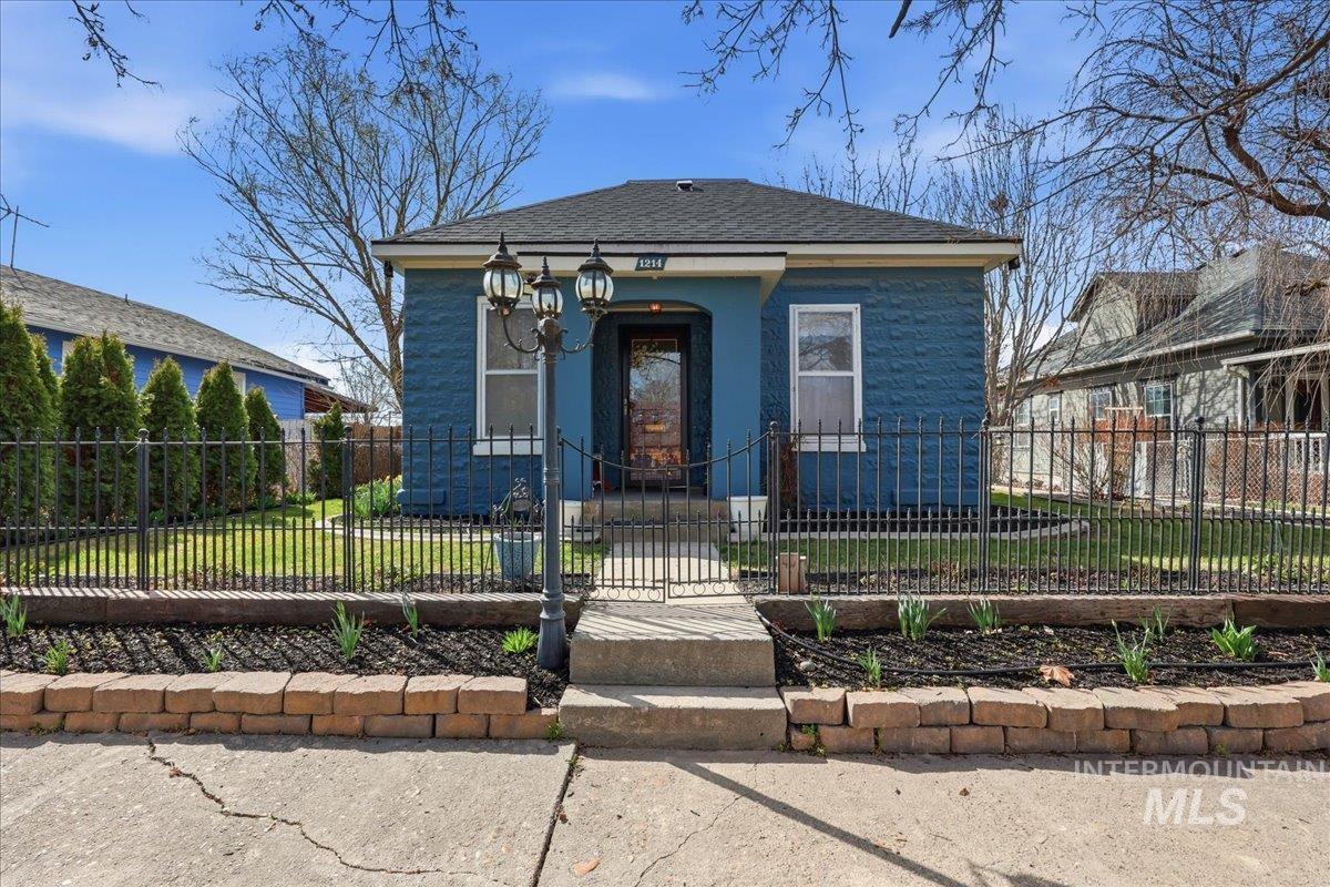 1214 Everett St, Caldwell, Idaho 83605, 2 Bedrooms, 1 Bathroom, Residential For Sale, Price $289,900, 98977709