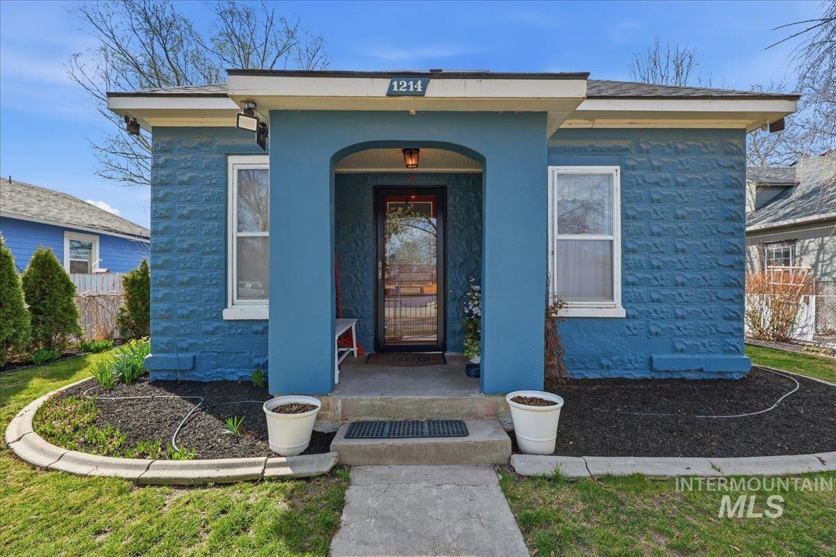 1214 Everett St, Caldwell, Idaho 83605, 2 Bedrooms, 1 Bathroom, Residential For Sale, Price $289,900, 98977709