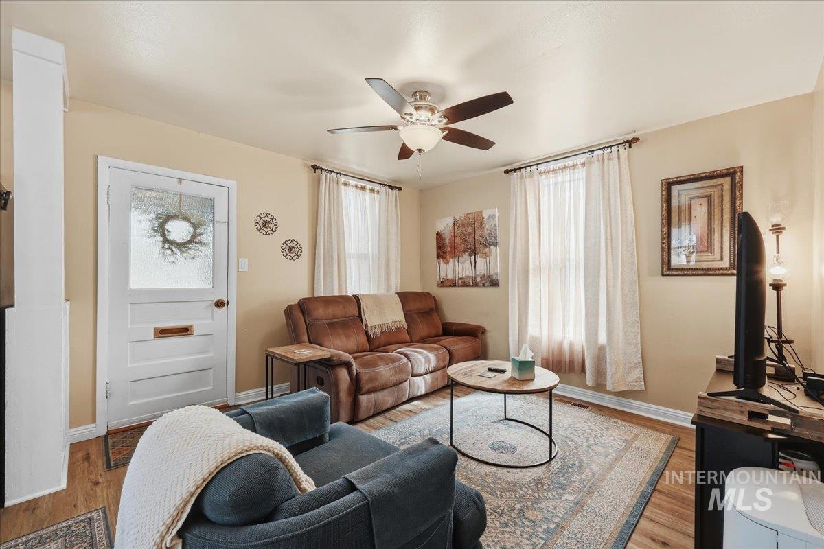 1214 Everett St, Caldwell, Idaho 83605, 2 Bedrooms, 1 Bathroom, Residential For Sale, Price $289,900, 98977709