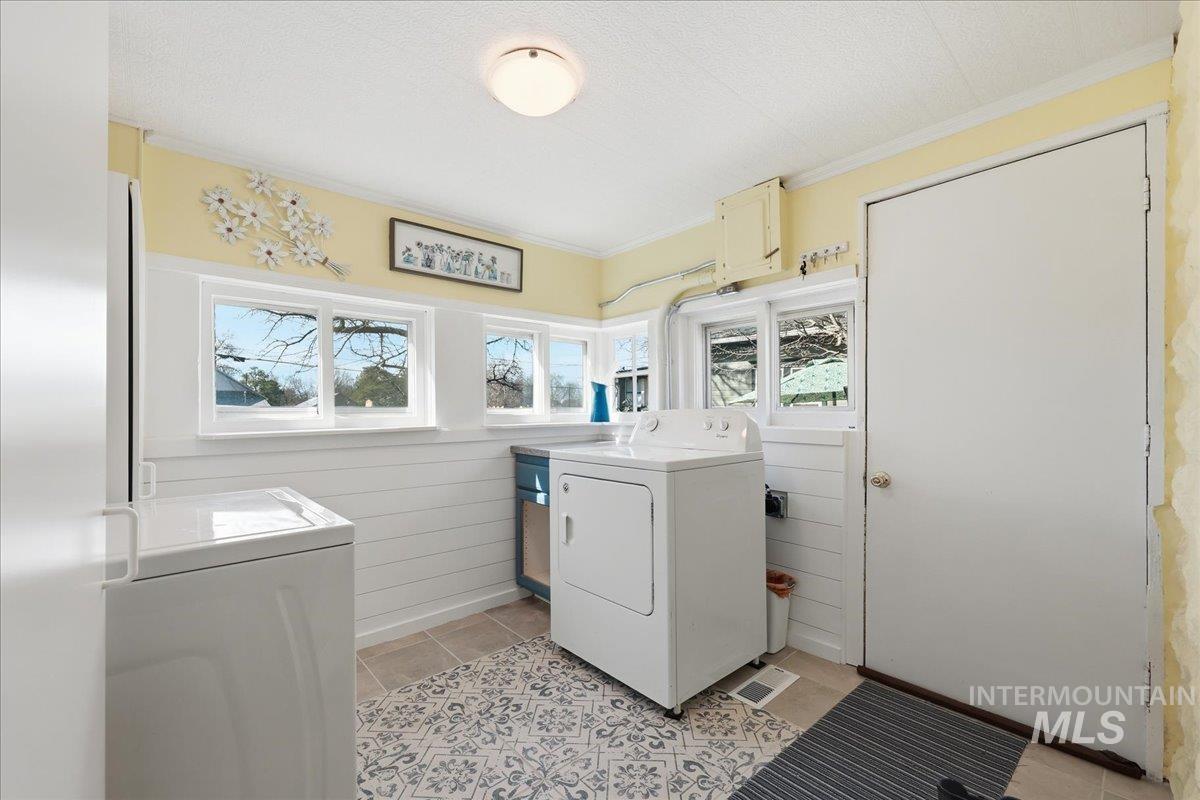 1214 Everett St, Caldwell, Idaho 83605, 2 Bedrooms, 1 Bathroom, Residential For Sale, Price $289,900, 98977709