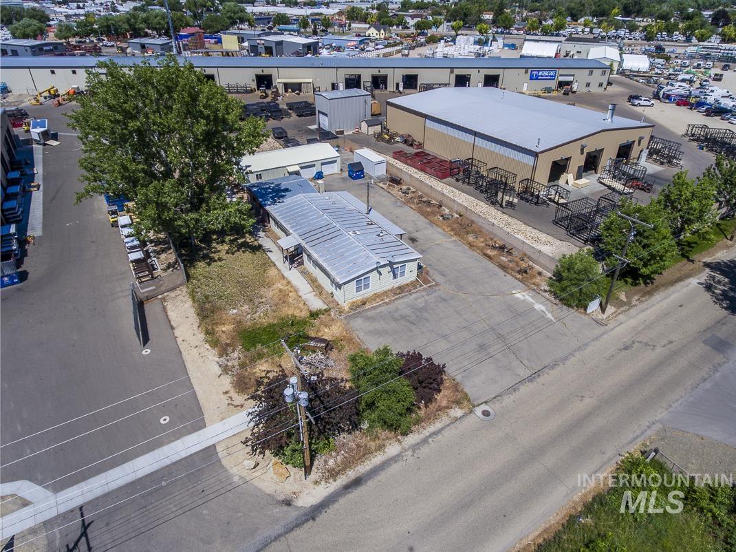 511 N 39th St, Nampa, Idaho 83687, 3 Bedrooms, 2 Bathrooms, Residential Income For Sale, Price $425,000,MLS 98977710