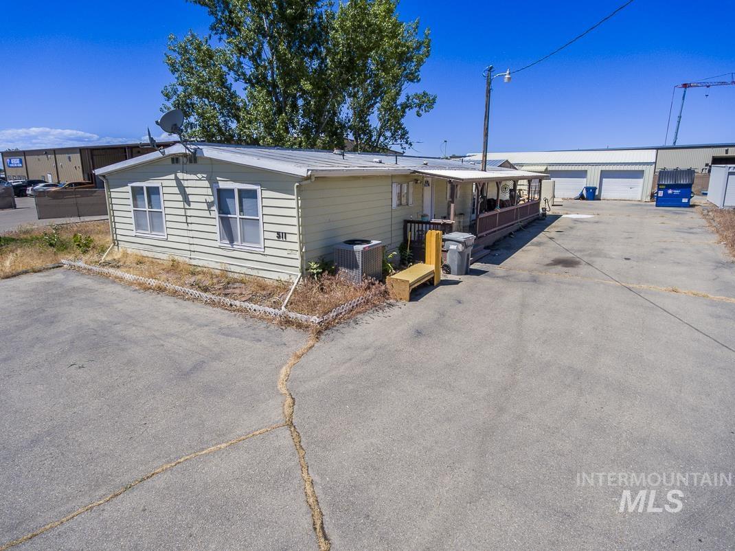 511 N 39th St, Nampa, Idaho 83687, 3 Bedrooms, 2 Bathrooms, Residential Income For Sale, Price $425,000,MLS 98977710