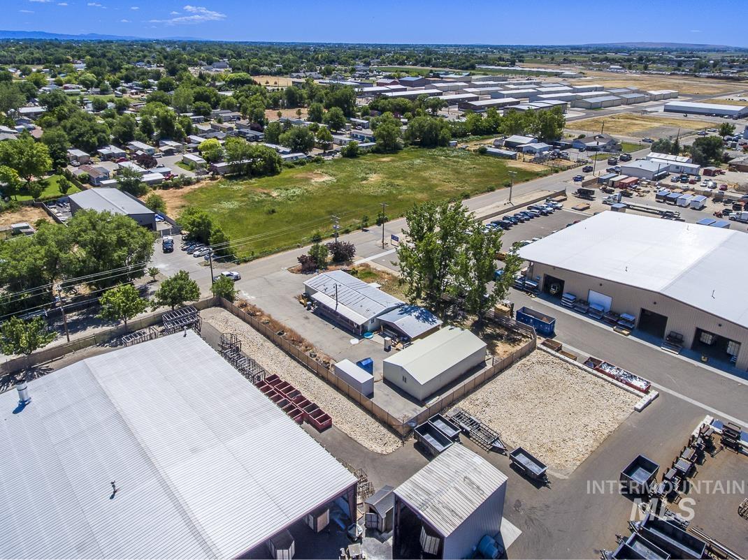 511 N 39th St, Nampa, Idaho 83687, 3 Bedrooms, 2 Bathrooms, Residential Income For Sale, Price $425,000,MLS 98977710